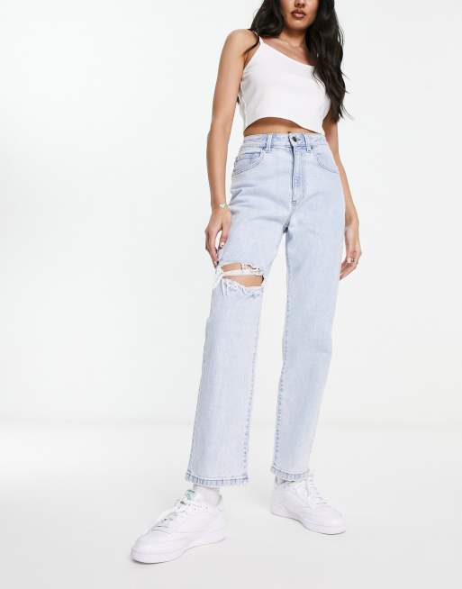 Cotton On – Jeans in Bleach-Waschung mit geradem Schnitt und Zierrissen 
