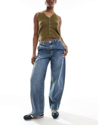 Cotton On - Jeans in gedecktem Blau mit weitem, abgerundetem Bein