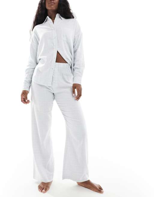 Cotton On – Karierte Pyjamahosen aus Flanell im Boxershorts-Stil in Pannacotta 