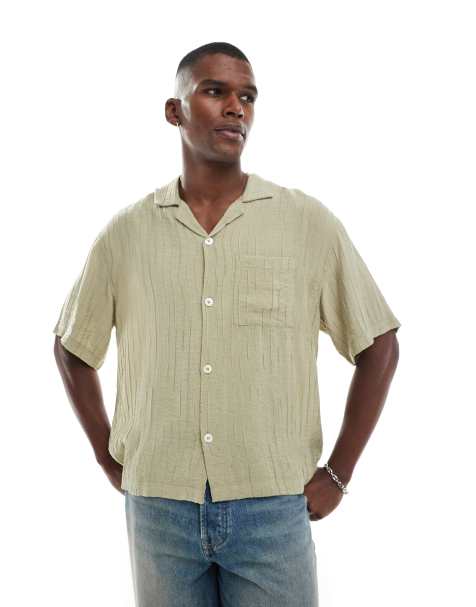 Cotton On – Kastiges, kurzärmliges Hemd aus Dobby-Stoff in Khaki - view 1