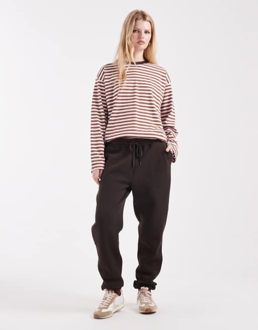 Cotton On – Kastiges, langärmliges Oversize-T-Shirt in Walnussbraun gestreift, 2 von 4