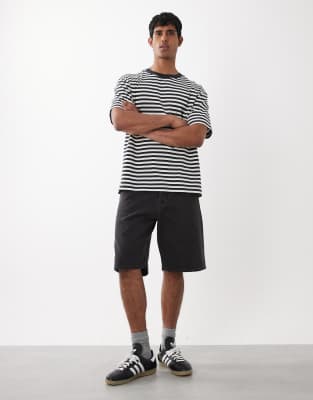 Kastiges T-Shirt in verwaschenem Schwarz Schwarz XS