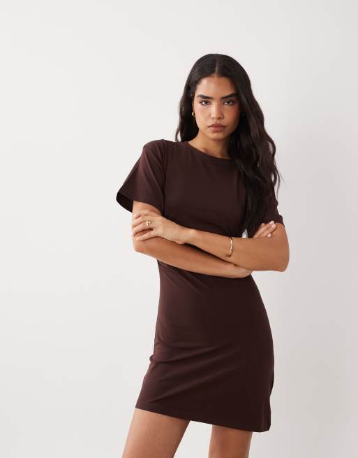 Cotton On – Kastiges T-Shirt-Kleid in dunklem Eichenbraun mit seitlichem Faltendetail, 2 von 4