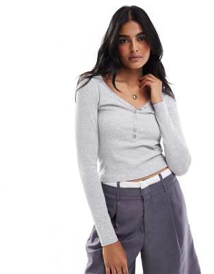 Cotton:On Cotton On Kelsey v front henley long sleeve top in grey