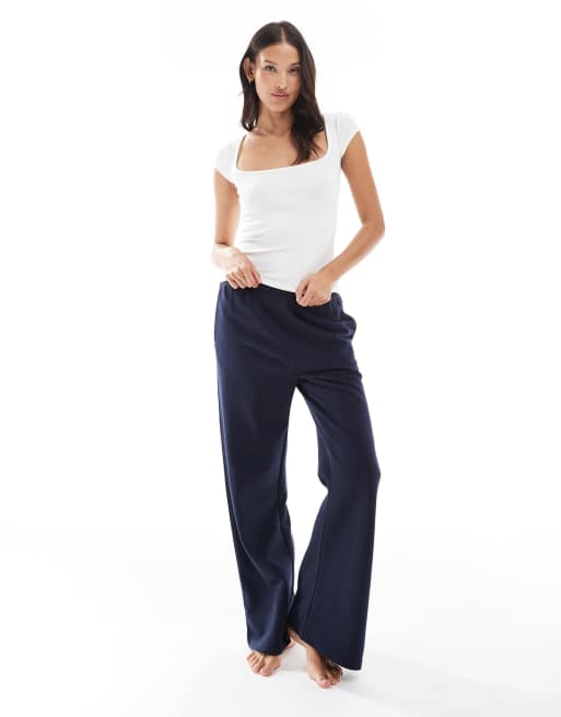 Cotton On - Kokoshvid T-shirt med dyb rund hals i 90'er-stil, 2 af 4