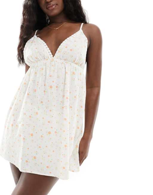 Cotton On – Koszulka nocna na ramiączkach w stylu babydoll z mieszanki lnu w kwiatowy wzór 