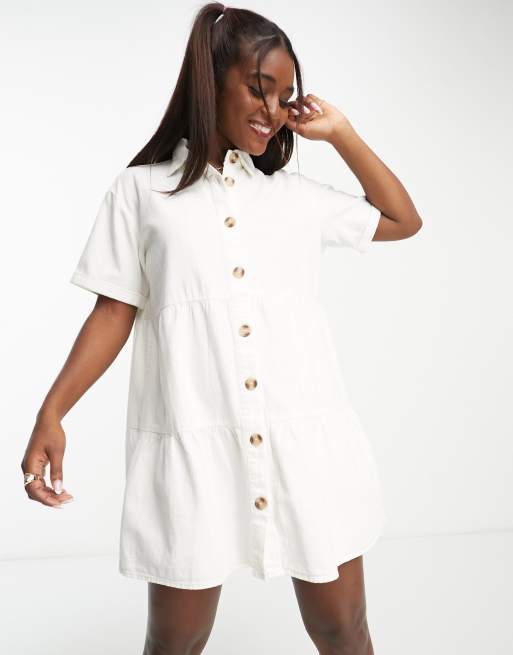 Cotton On – Kurzes gestuftes Hemdkleid in Ecru 