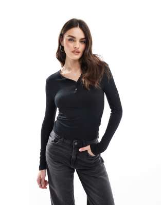 Cotton On - Langärmeliges Shirt aus Baumwolle in Schwarz mit Knopfleiste