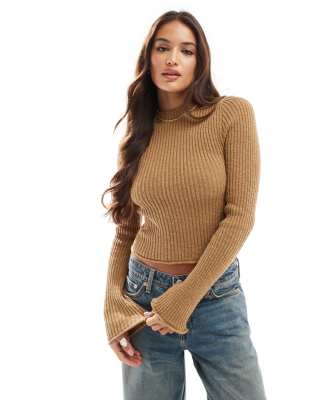 Cotton On - Langärmliger Strickpullover in Tannenzapfenbraun mit U-Boot-Ausschnitt und knappem, figurbetontem Schnitt