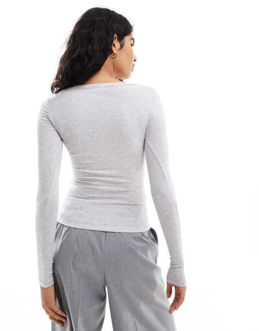 Cotton On – Langärmliges, geripptes Oberteil in Grau mit U-Ausschnitt, 3 von 4
