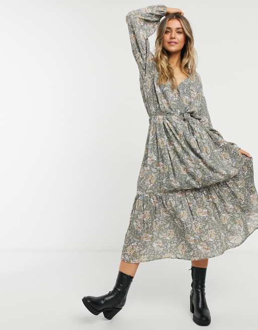 Cotton On – Langärmliges Maxikleid mit V-Ausschnitt und Blümchenmuster 