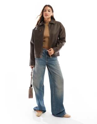 Cotton On - Leo - Jacke aus Kunstleder in verwaschenem Braun