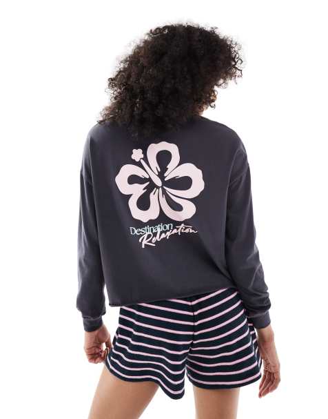 Cotton On - Lichtgewicht cropped slaaptop met lange mouwen en departure lounge-print in aura - view 1