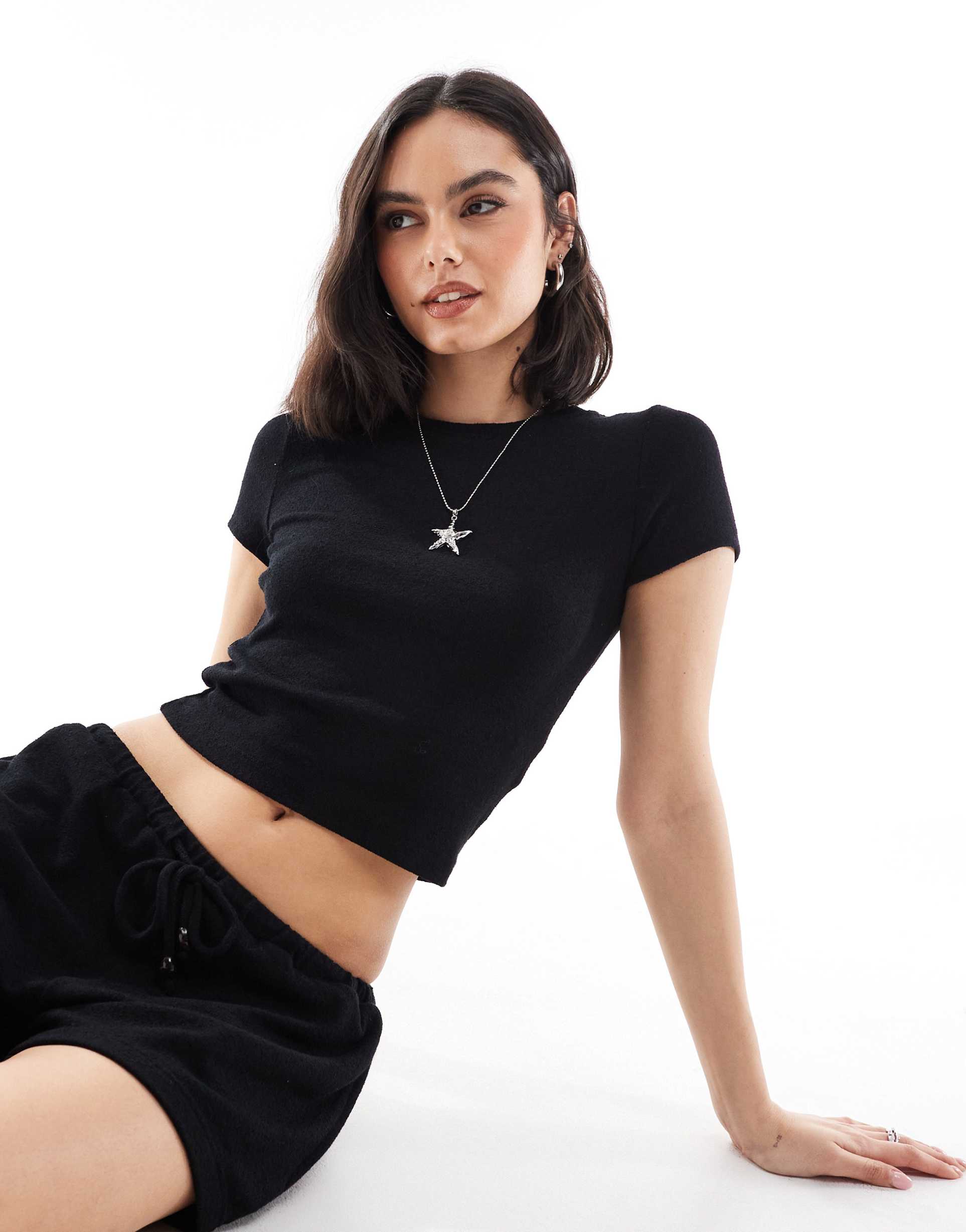 cotton on lightweight cropped beach t-shirt in black