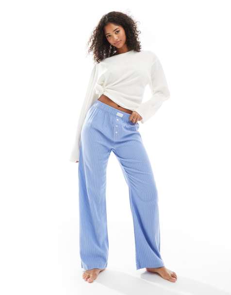 Cotton On – Locker geschnittene Pyjama-Hose aus Flanell in gestreiftem Himmelblau - view 1