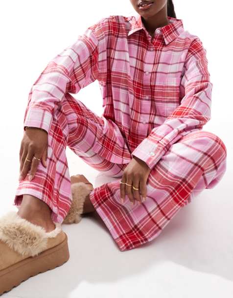 Cotton On – Locker geschnittenes Pyjama-Unterteil aus Flanell mit Karomuster in Rosa und Rot - view 1