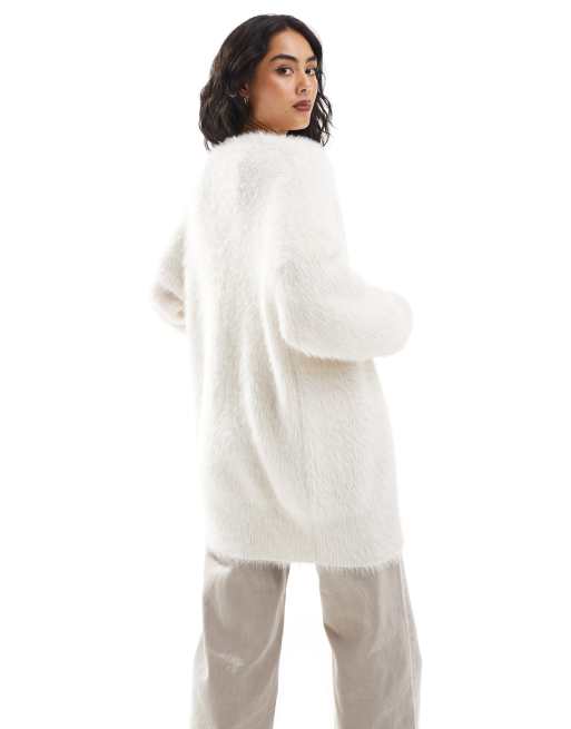 Cotton On – Longline-Strickjacke im Kunsthaar-Design in Ecru ASOS