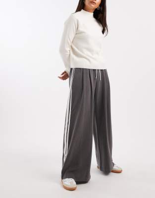 Cotton On Cotton On luis pull on suiting pant in charcoal sporty striipe-Grey