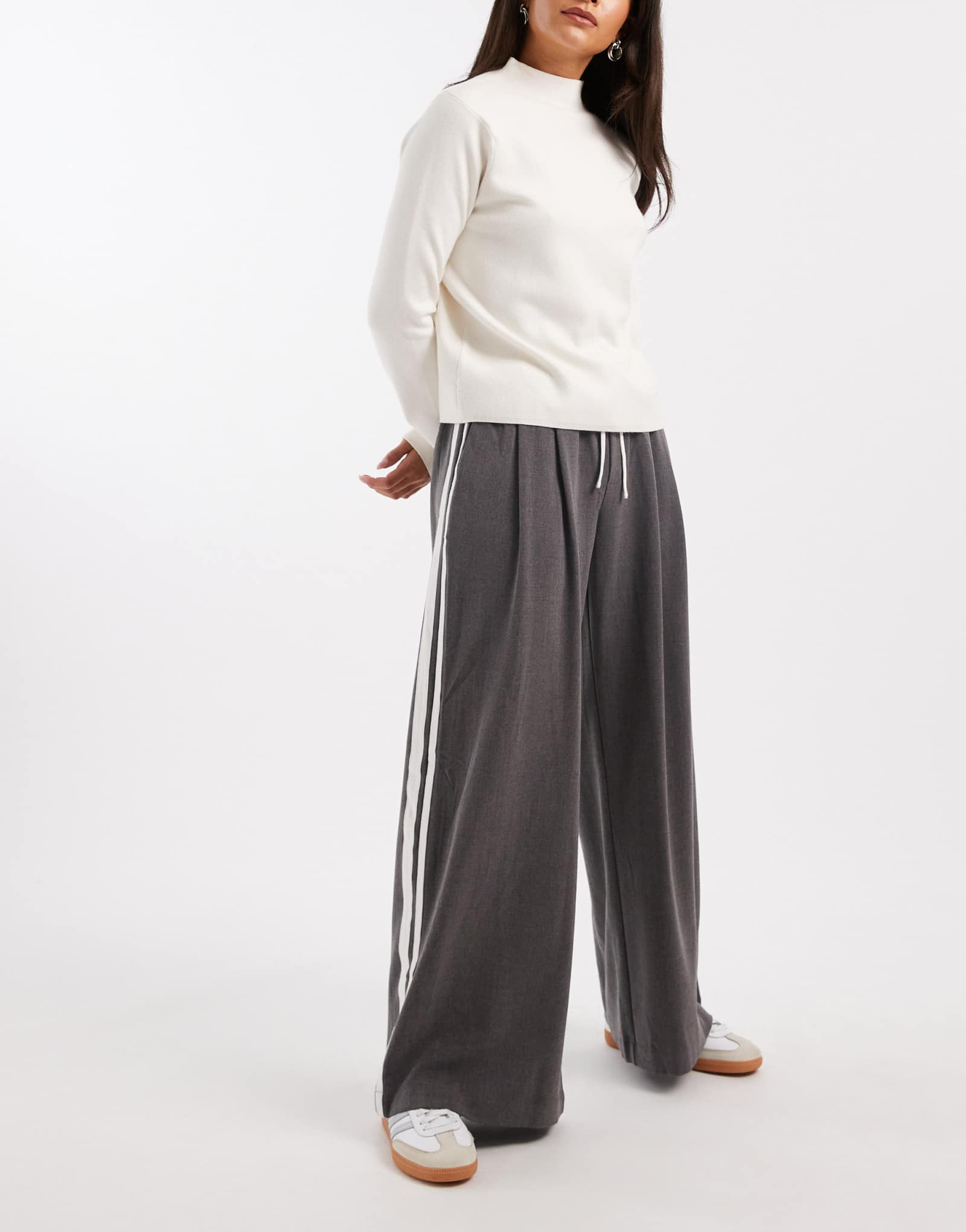 Облегающие брюки из хлопка в спортивную полоску цвета древесного угля