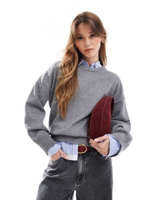 Cotton On - Luxuriöses Sweatshirt in meliertem Grau mit Rundhalsausschnitt