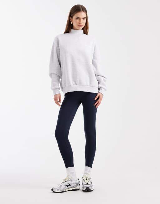 Cotton On - Lysegrå plysset sweatshirt med ståkrave og 'Ski Tour'-grafik, 4 af 4