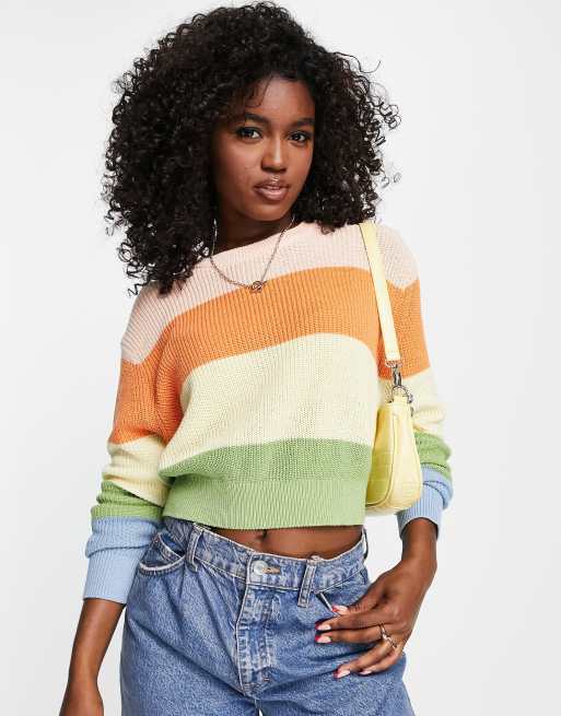 Cotton On - Maglione corto in cotone con stampa a righe arcobaleno 