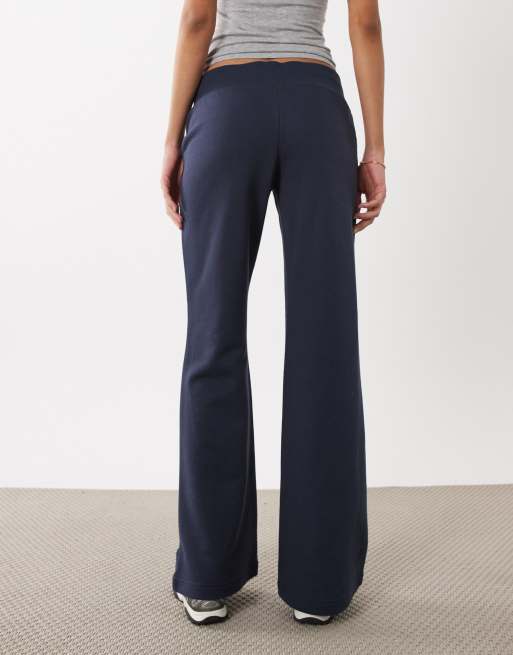Cotton On – Marinblå, utsvängda sweatpants med låg midja, 3 av 5