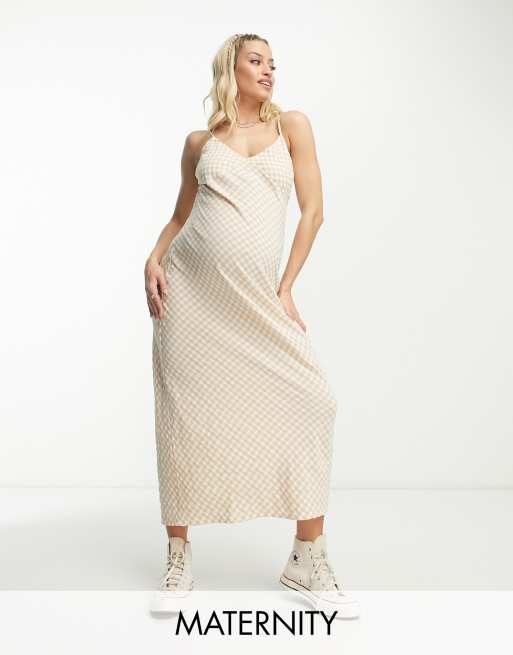 Cotton On Maternity – Midi-Trägerkleid mit V-Ausschnitt und Vichy-Karo in Taupe 