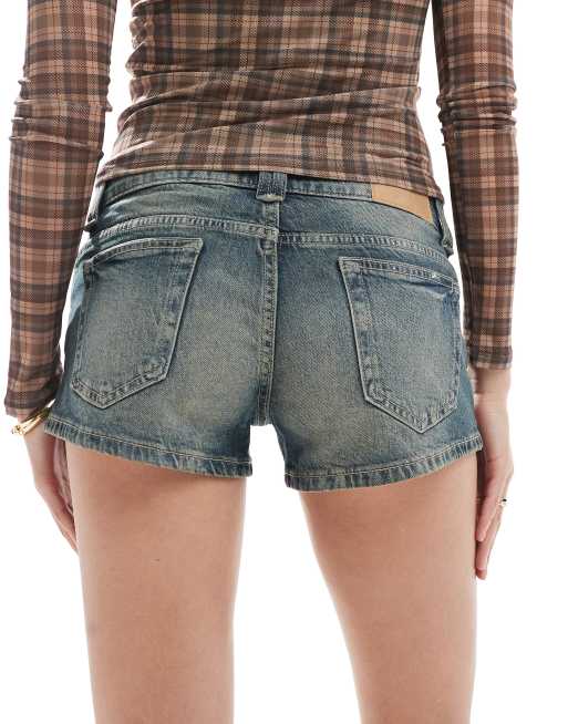 Cotton On – Micro-Jeansshorts in Sandsturmblau mit niedrigem Bund , 4 von 5