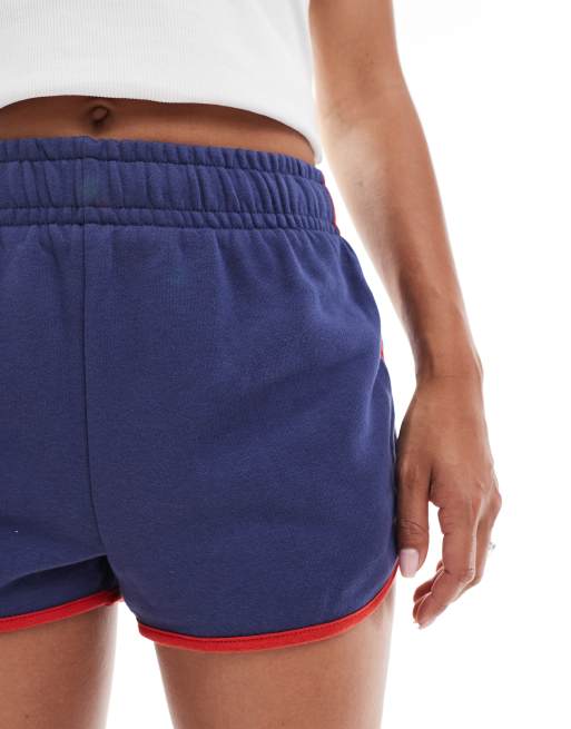 Cotton On – Mikro-Mini-Shorts in Oxford-Blau mit abgerundetem Saum, 3 von 5