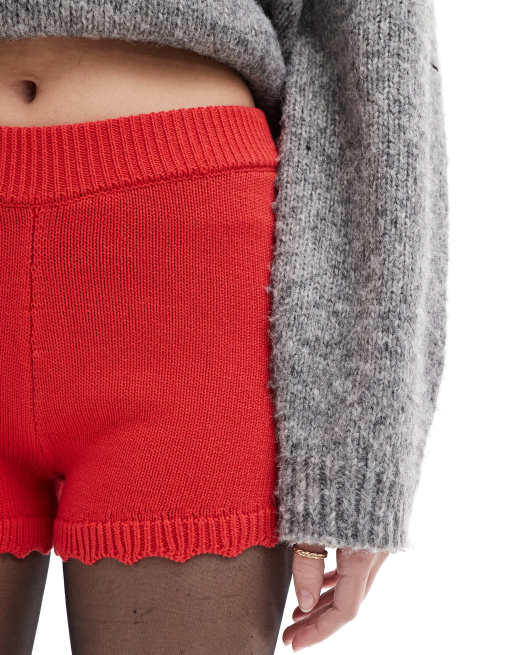 Cotton On – Mikro-Shorts aus Strick in Rot mit Stickerei, 3 von 5