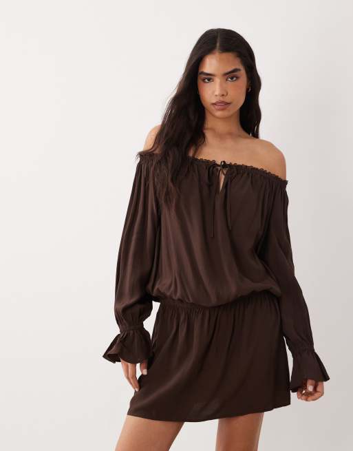 Cotton On - Mørk egebrun offshoulder-minikjole med flæser i boho-stil, 2 af 4