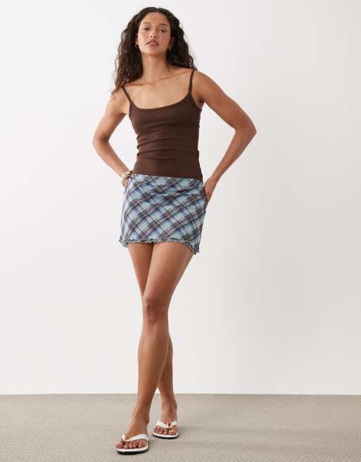 Cotton On – Netzstoff-Minirock in kariertem Blau mit niedrigem Bund, 2 von 5