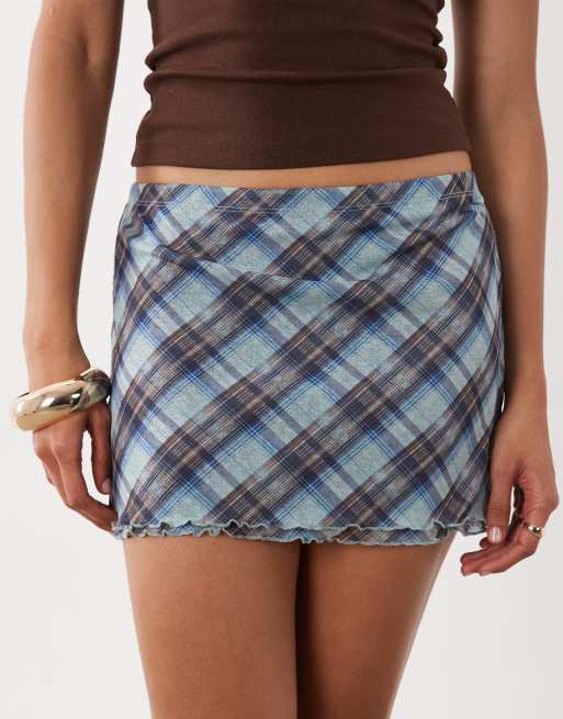 Cotton On – Netzstoff-Minirock in kariertem Blau mit niedrigem Bund, 3 von 5