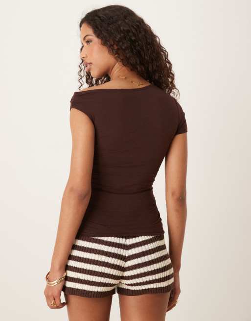Cotton On Nikki gathered short sleeve top in burgundy, 3 of 4