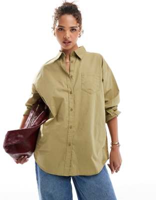 Cotton On - Oversize-Hemdbluse aus Popeline in Khaki-Grün