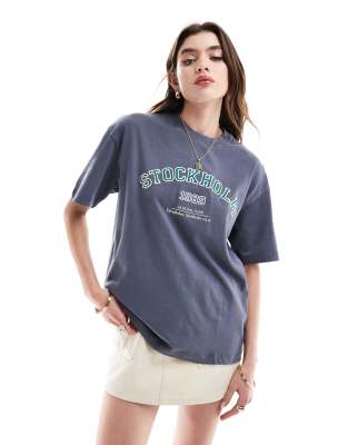 Cotton On - Oversize-T-Shirt in verwaschenem Marineblau mit „Stockholm"-Aufdruck