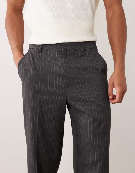 Cotton On - Pantalon baggy ajusté à pinces et fines rayures - Anthracite, 4 de 5