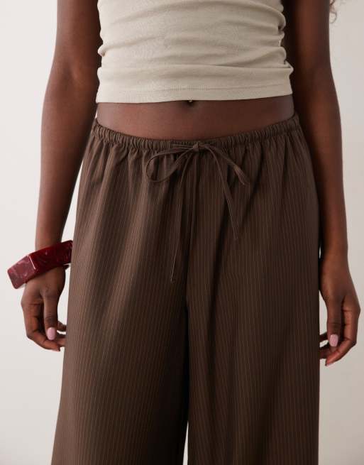 Cotton On - pantalón de traje willow de raya diplomática marrón, 3 de 5