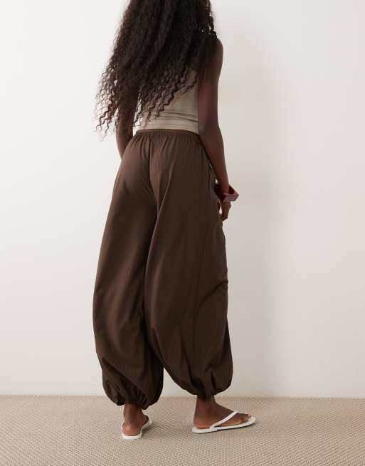 Cotton On - pantalón de traje willow de raya diplomática marrón, 5 de 5