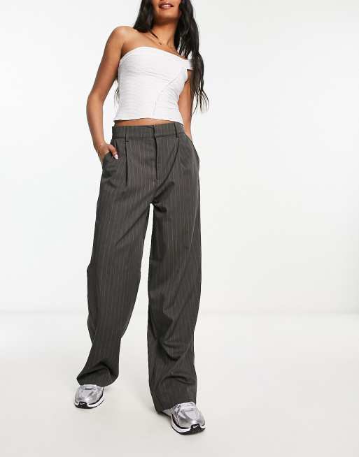 Cotton On - Pantalon droit à taille haute et fines rayures - Anthracite 