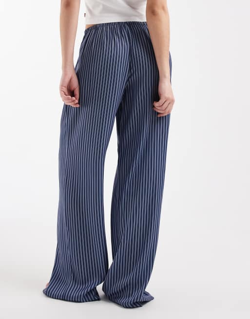 Cotton On - Pantaloni a fondo ampio in raso lavaggio blu a righe, 4 di 5