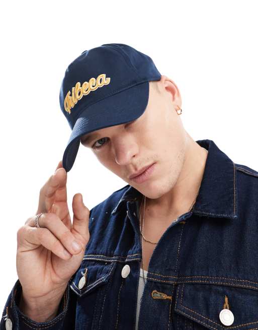 Cotton On - Pet met geborduurd 'Tribeca' logo in marineblauw