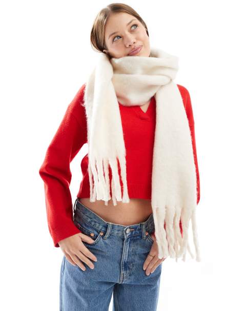 Cotton On – Phoebe – Angerauter Schal in Ecru mit Fransen - view 1