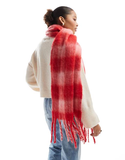Cotton On - Phoebe - Lyserødt og rødt halstørklæde med tern og frynser i børstet materiale, 2 af 4