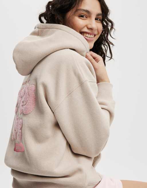 Cotton On - Plush - Felpa con cappuccio premium beige con grafica, 4 di 4