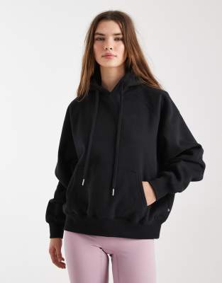 Plush - Hochwertiger Kapuzenpullover in Schwarz mit Print und Raglanärmeln Schwarz 38