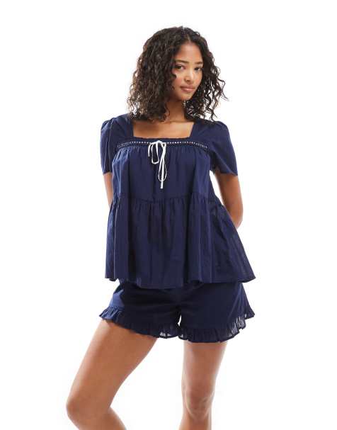 Cotton On - Prairie - Pigiama a maniche corte blu navy e latte di cocco - view 1
