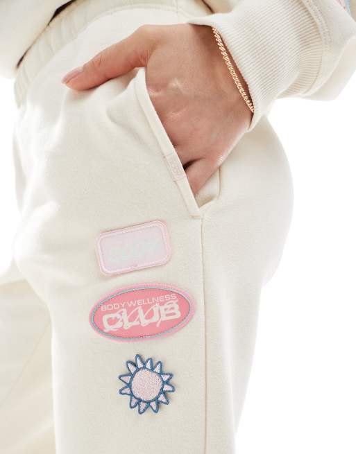 Cotton On Premium – Kremowe pluszowe joggersy, część zestawu, 3 z 5