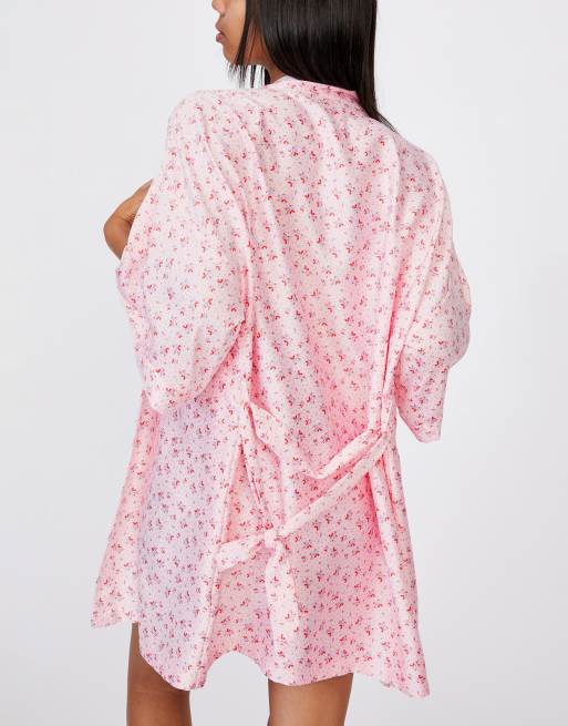 Cotton On – Rosa, blommig morgonrock i satin , 2 av 4